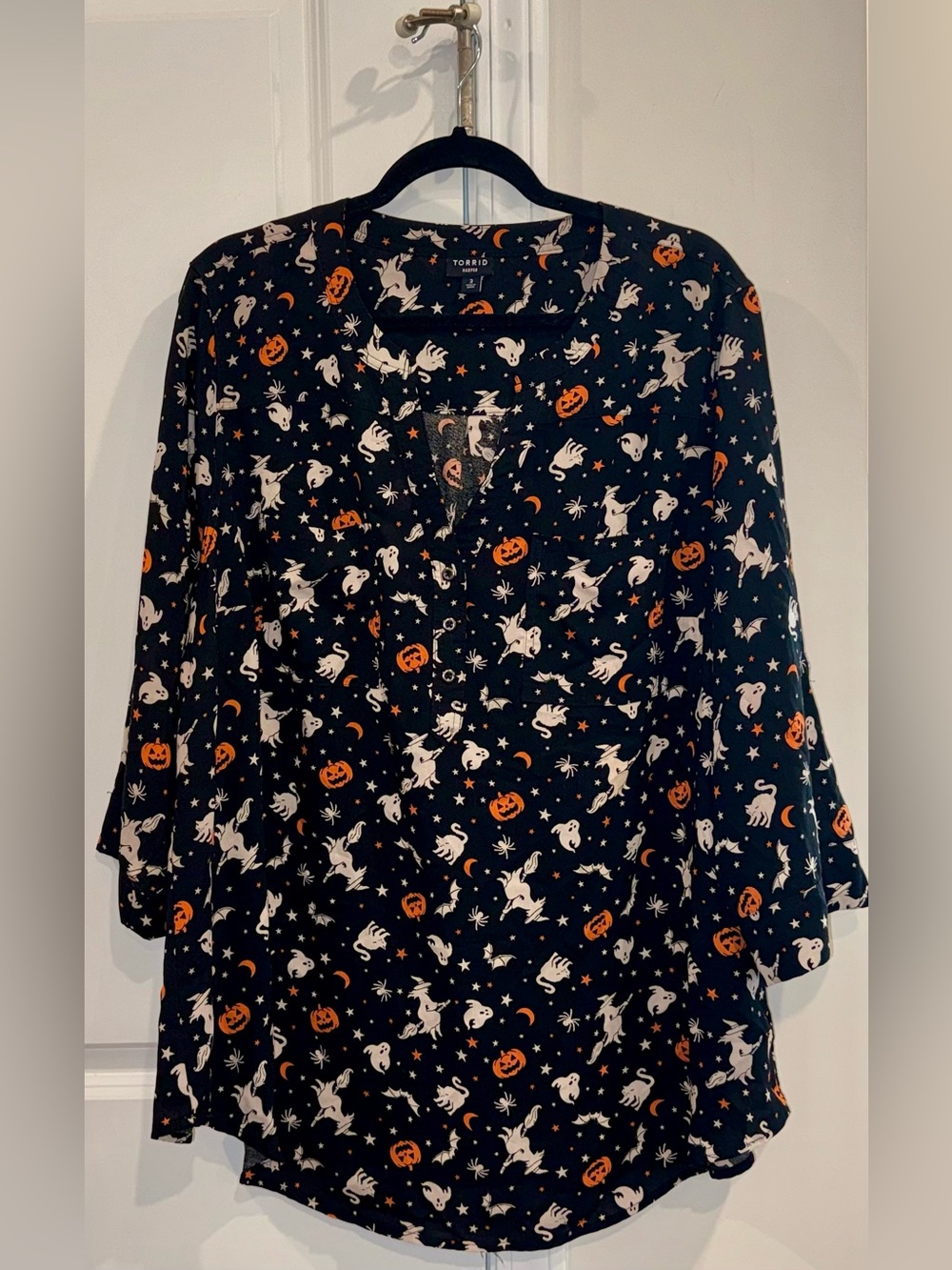 Torrid Harper Black Halloween Ghost, Pumpkin, Witch Button-Front Tunic size 3